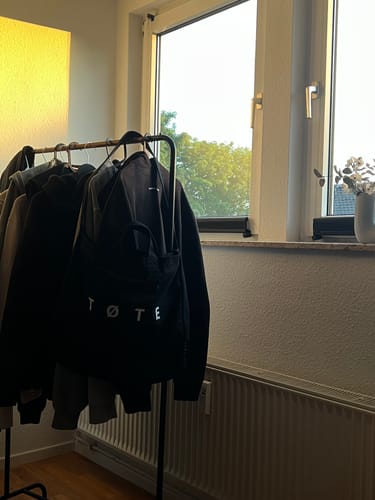 Customer photo review of Black TØTE Bag