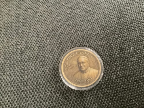 Customer photo review of FREE Today: 5styles Pope Francis Memorial Coin: Exquisite Commemorative Collectibles
