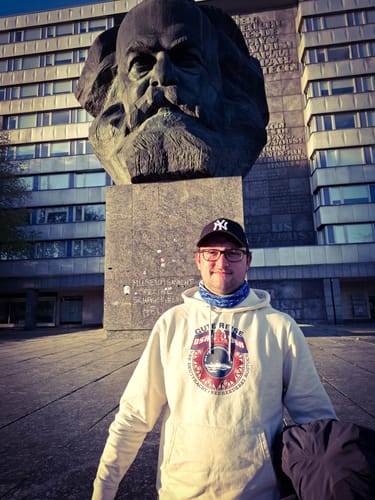 Customer photo review of PREMIUM ORGANIC HOODIE UNISEX • MS VÖLKERFREUNDSCHAFT- hell