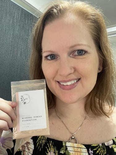 Customer photo review of Sample Packs Mineral Powder Foundation SPF 15