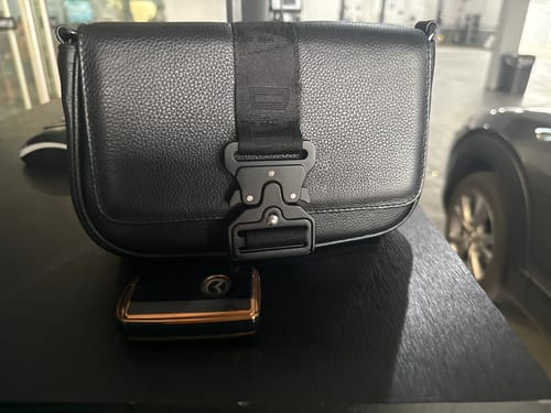 Domingo S. review of Crossbody Monclova • Negro Flotter image 1 out of 1