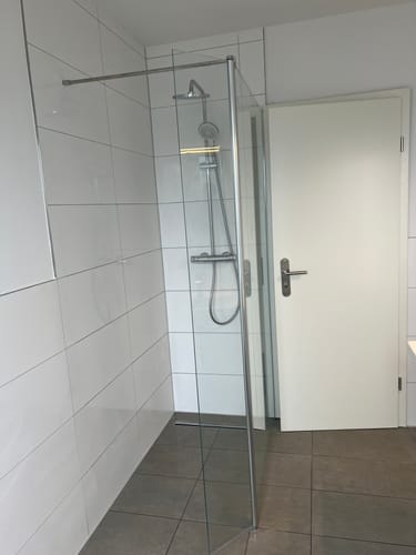Customer photo review of SONNI Walk In Dusche Duschabtrennung Duschwand Nano Beschichtung Klarglas Mit 30cm schwenkbarer Seitenteil