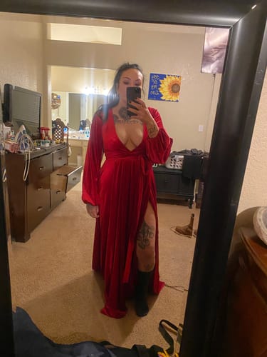 Customer photo review of Black V Neck Velvet Evening Dress Long Sleeves Stretch Waist Side Slit Photo Shoot Dress Maternity Gowns YD211012