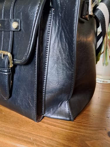 Customer photo review of Olivia's Classic PU Leather Handbag for 13-15.6 Inch Laptop Tote
