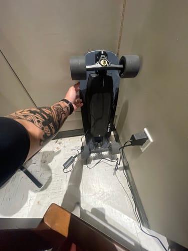 Customer photo review of Tynee® Mini 3 SL Hub Motor Electric Skateboard & Shortboard