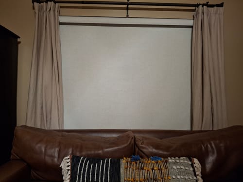 Customer photo review of SmartWings Motorized Roller Shades 100% Blackout Linen