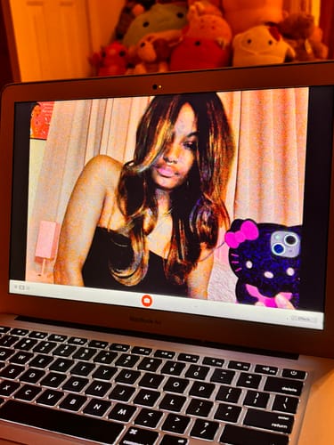 Customer photo review of Outre Glueless Pre-Plucked HD Lace Front Wig - DEANNA