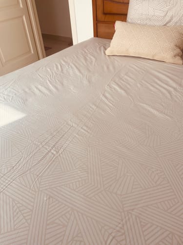 Customer photo review of Jacquard Poly Cotton- TC200- Zigzag Bed Sheet Set with 2 Pillow cases