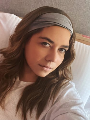 Customer photo review of The Headband Wig Perfect Curl