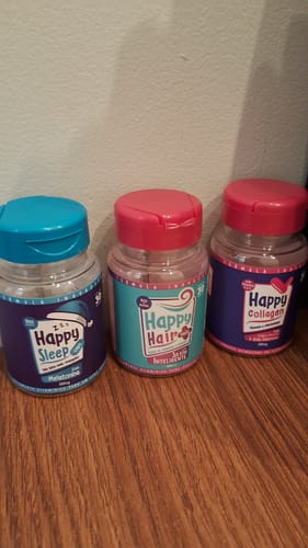 Customer photo review of Happy Hair 6 Potes + 6 Potes Grátis + 2 Colágenos + 1 Melatonina (Total 15 Potes)