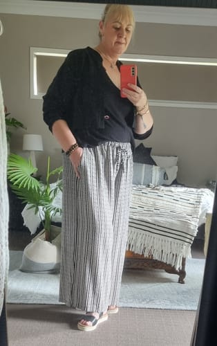 Vaubell T. review of Island Pant | Monochrome Border image 1 out of 1