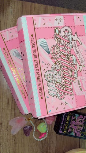 Customer photo review of P. Louise If The Crown Fits Neutral Eyeshadow Palette