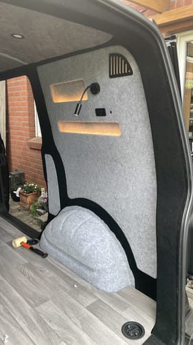 Customer photo review of Seitenverkleidung Hinten Rechts mit Ablagefächern VW T5-T6.1