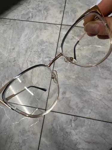 Customer photo review of Óculos Helena Anti Luz Azul - Modelo Gatinho Metalizado