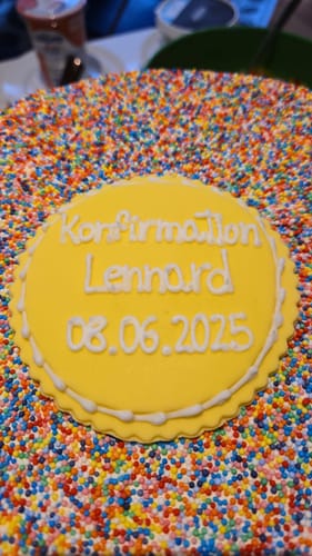 Customer photo review of Pinata Cake