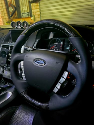 Customer photo review of FG & FGX Falcon FPV Carbon Steering Wheel – Black Leather, Flat Bottom