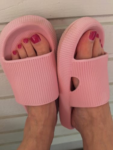 Customer photo review of HappyFlops