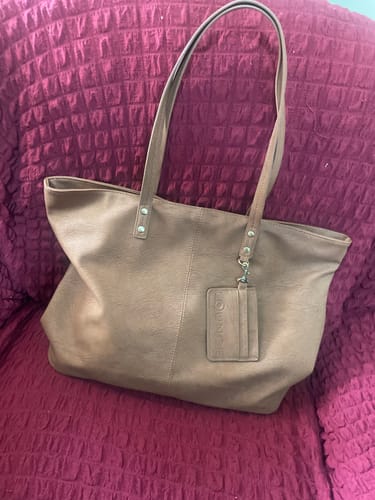 Reseña con foto de un cliente sobre Cartera Tote Mate Tarjetero