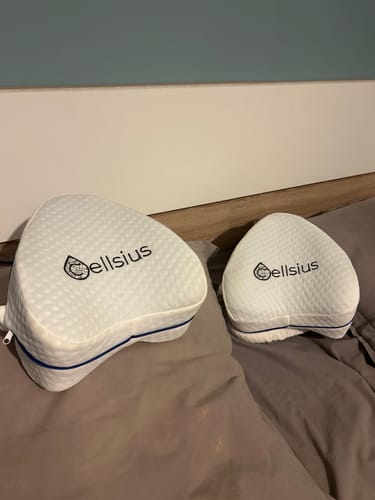 Avis photo d'un client sur Coussin Orthopédique Genoux Cellsius - Le secret d'un sommeil sans douleur