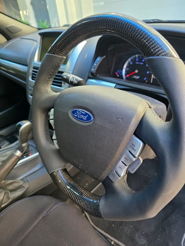 Customer photo review of FG & FGX Falcon FPV Carbon Steering Wheel – Black Leather, Flat Bottom