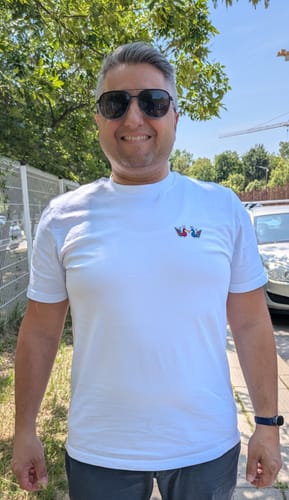 Customer photo review of Тениска с детайл "Петли"