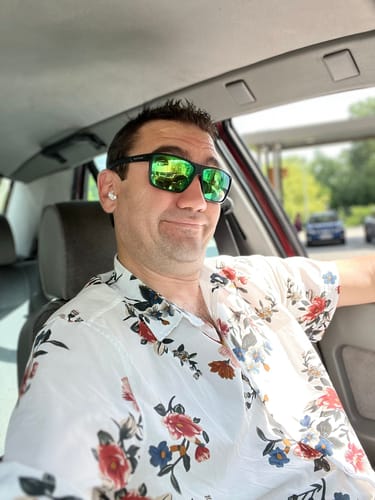 Customer photo review of Chemise décontractée hawaïenne tropicale pour hommes