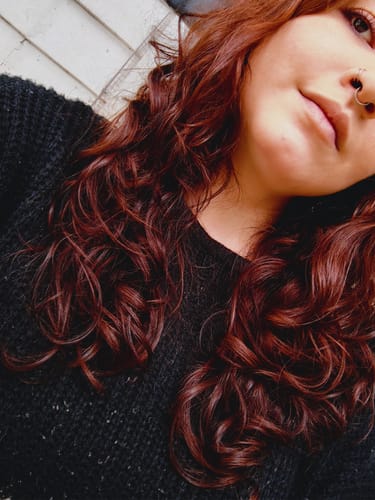 Reseña con foto de un cliente sobre Henna Jamila Hair - Cobrizo Natural y Duradero 👩🏼🦰