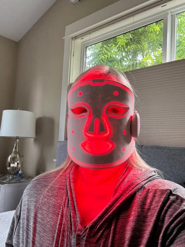 Customer photo review of INIA GLOW Wireless Red Light Therapy Mask