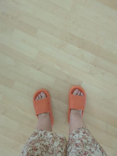 Customer photo review of HappyFlops