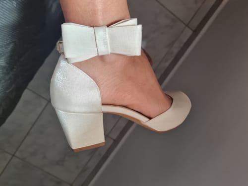 Customer photo review of Sandália Noiva Velvet Off White com Laço Removível