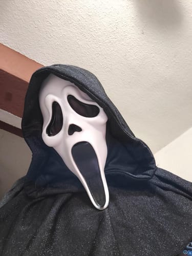 Customer photo review of Máscara GhostFace Original Funworld - Edição 25 Anos