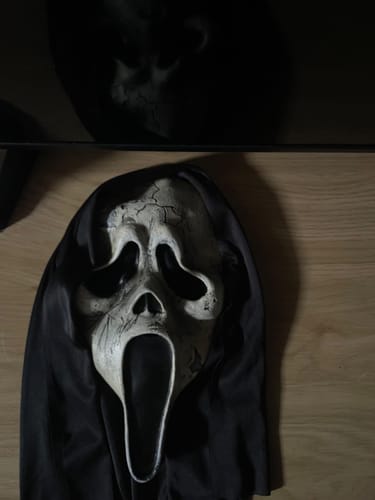 Customer photo review of Ghost Face Máscara Envelhecida - Original Fun World