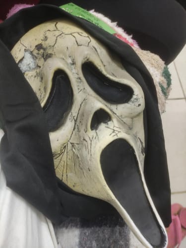 Customer photo review of Ghost Face Máscara Envelhecida - Original Fun World