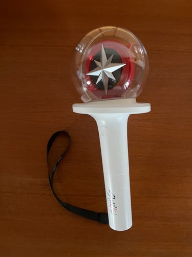 Customer photo review of STRAY KIDS - OFFICIAL LIGHT STICK VER.2