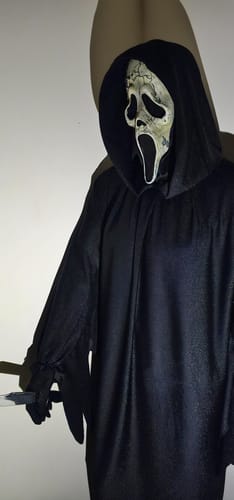 Customer photo review of Ghost Face Máscara Envelhecida - Original Fun World