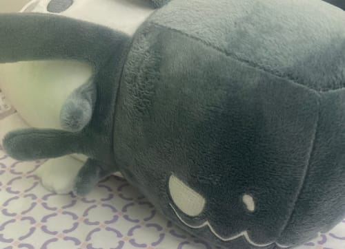 Customer photo review of Rain World - Glowing White Lizard Plush