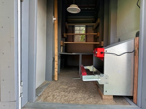 Customer photo review of Small (24") Reversible Rollout Nest Box (Up to 20 Hens)
