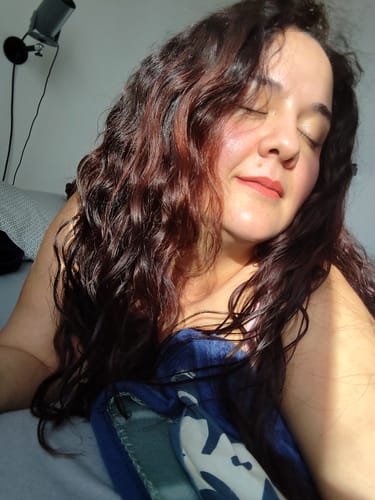 Reseña con foto de un cliente sobre Henna Jamila Hair - Cobrizo Natural y Duradero 👩🏼🦰