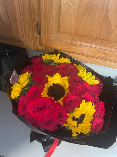 Customer photo review of Sunflower and Rose Bouquet