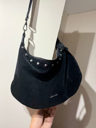 Reseña con foto de un cliente sobre Cartera Bandolera Gamuza Boho