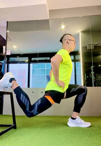 Customer photo review of Compression Sleeves V2 for Knees and Legs