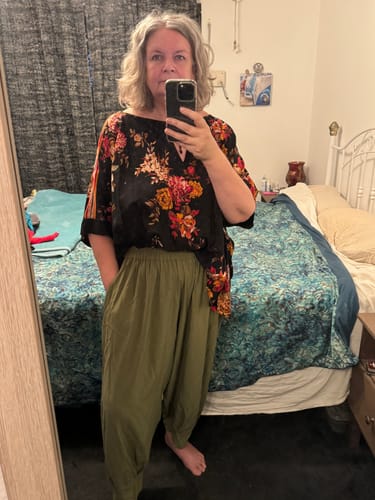 Samantha R. review of Paradise Pant | Olive image 1 out of 1