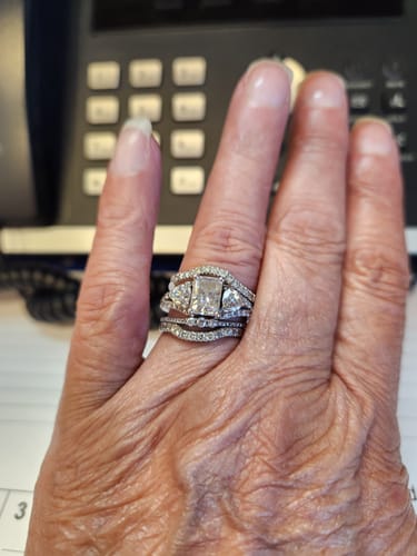 Customer photo review of 0.30 CT Round Cut Natural Diamonds - Wedding Band