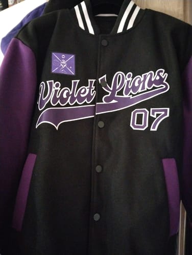 Customer photo review of Maßgeschneidertes Schwarz Lila Jacke