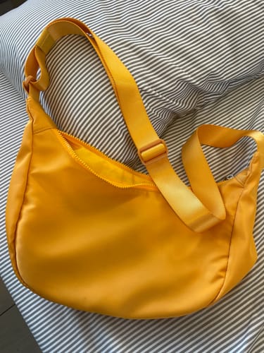 Customer photo review of LUNA | Honey Yellow