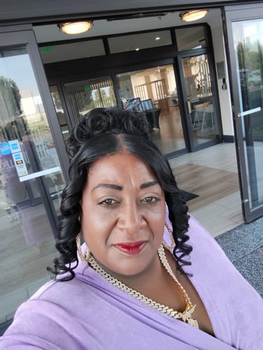 Customer photo review of Vivica Fox Bang N Pony Quick & Easy Lace Ponytail - LBP-WINK