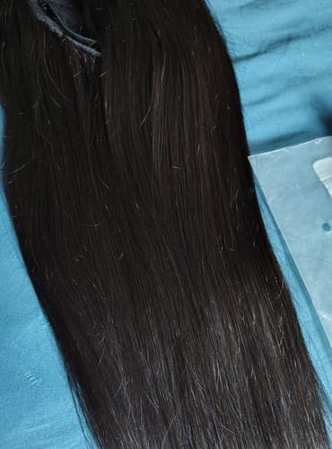 Customer photo review of Wavymy Wear Go Glueless Lace Wigs Human Hair Pre-Bleached Pre-Plucked with Natural Hairline 180% Density