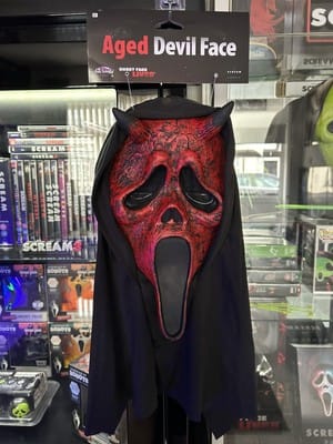 Customer photo review of Máscara Ghost Face® Aged Devil – Edição Original Fun World™