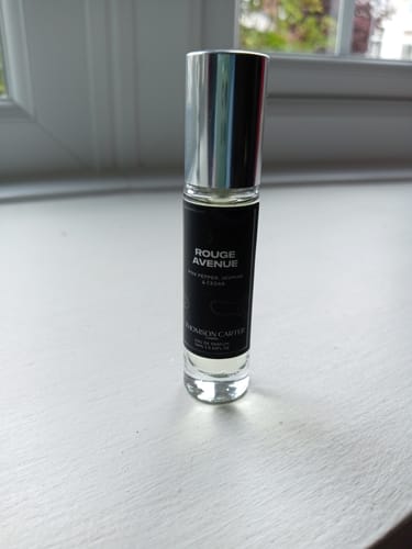 Customer photo review of Rouge Avenue | Eau de Parfum
