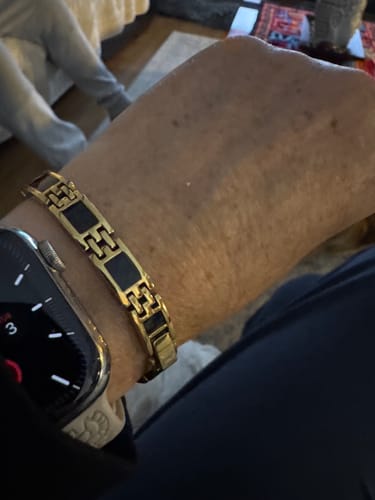 Customer photo review of Ladies Magnetic Therapy Bracelet- Gold with Black carbon fiber